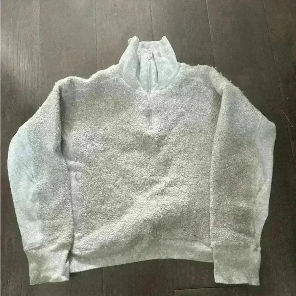 Lululemon Stand Out Sherpa 1/2 Zip
Heathered Silver Spoon / Heathered Core - Picture 5 of 8